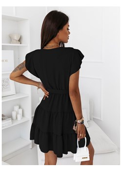 Sukienka z przekładanym dekoltem SOLANGE - czarna ze sklepu magmac.pl w kategorii Sukienki - zdjęcie 165652331