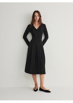 Reserved - Sukienka midi z zakładkami - czarny ze sklepu Reserved w kategorii Sukienki - zdjęcie 165667413