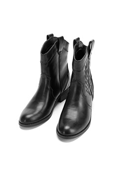 Damskie kowbojki z haftem krótkie czarne ze sklepu WITTCHEN w kategorii Botki - zdjęcie 165686404