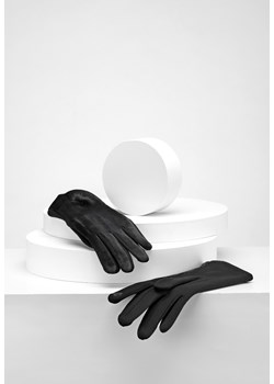 Czarne rękawiczki z pomponem z futra naturalnego ze sklepu Molton w kategorii Rękawiczki damskie - zdjęcie 165687153