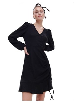 Cropp - Czarna sukienka z ozdobnym wiązaniem - czarny ze sklepu Cropp w kategorii Sukienki - zdjęcie 165701153