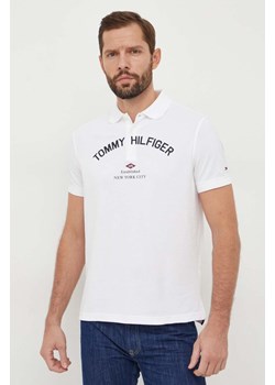 Tommy Hilfiger polo bawełniane kolor biały z nadrukiem MW0MW33587 ze sklepu ANSWEAR.com w kategorii T-shirty męskie - zdjęcie 165709641