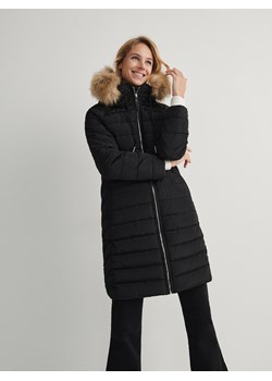 Reserved - Pikowany płaszcz z futerkiem - czarny ze sklepu Reserved w kategorii Płaszcze damskie - zdjęcie 165741232