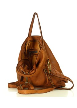 Skórzana torebka plecak z kieszenią z przodu - MARCO MAZZINI brąz camel ze sklepu Verostilo w kategorii Listonoszki - zdjęcie 165744323