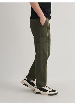 Reserved - Spodnie cargo loose fit - zielony ze sklepu Reserved w kategorii Spodnie męskie - zdjęcie 165748592
