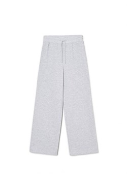 Cropp - Szare dresowe spodnie - jasny szary ze sklepu Cropp w kategorii Spodnie damskie - zdjęcie 165749994
