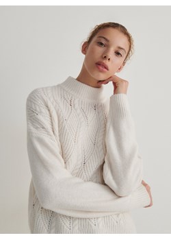 Reserved - Sweter z ozdobnym splotem - kremowy ze sklepu Reserved w kategorii Swetry damskie - zdjęcie 165787363