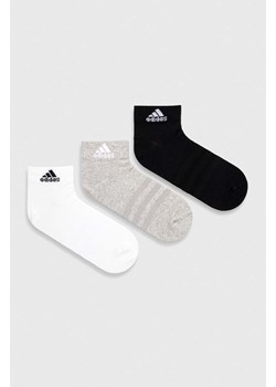 adidas skarpetki 3-pack kolor szary IC1283 ze sklepu ANSWEAR.com w kategorii Skarpetki męskie - zdjęcie 165797344