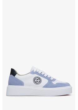 Estro: Niebiesko-białe sneakersy damskie ze skóry i weluru naturalnego ze sklepu Estro w kategorii Buty sportowe damskie - zdjęcie 165803150