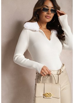 Biały Prążkowany Sweter z Puszystym Kołnierzem i Suwakiem Dylira ze sklepu Renee odzież w kategorii Swetry damskie - zdjęcie 165809570