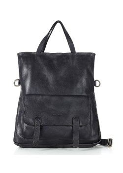 Skórzana torebka plecak z kieszenią z przodu - MARCO MAZZINI czarny ze sklepu Verostilo w kategorii Plecaki - zdjęcie 165866401