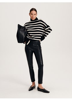 Reserved - Spodnie z imitacji skóry - czarny ze sklepu Reserved w kategorii Spodnie damskie - zdjęcie 165893703