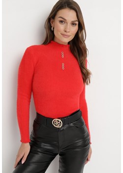 Czerwony Puchaty Wełniany Sweter z Półgolfem i Biżuteryjnymi Guzikami Xeminta ze sklepu Born2be Odzież w kategorii Swetry damskie - zdjęcie 165996081