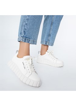 Damskie sneakersy skórzane na grubej platformie białe ze sklepu WITTCHEN w kategorii Trampki damskie - zdjęcie 166021264