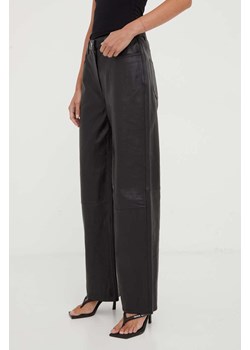 Samsoe Samsoe spodnie skórzane damskie kolor czarny szerokie high waist ze sklepu PRM w kategorii Spodnie damskie - zdjęcie 166077572