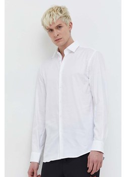 HUGO koszula bawełniana męska kolor biały slim z kołnierzykiem klasycznym 50508268 ze sklepu ANSWEAR.com w kategorii Koszule męskie - zdjęcie 166083894