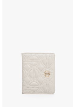Estro: Mały skórzany portfel damski w kolorze jasnobeżowym ze złotymi okuciami ze sklepu Estro w kategorii Portfele damskie - zdjęcie 166116304