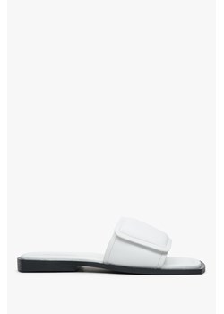 Estro: Miękkie białe klapki damskie na płaskim obcasie ze sklepu Estro w kategorii Klapki damskie - zdjęcie 166116350