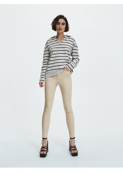Reserved - Woskowane spodnie slim - złamana biel ze sklepu Reserved w kategorii Spodnie damskie - zdjęcie 166125121