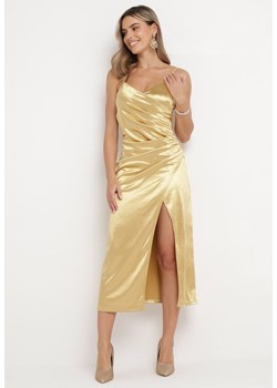 Złota Sukienka Midi na Ramiączkach z Ozdobnym Marszczeniem Jarona ze sklepu Born2be Odzież w kategorii Sukienki - zdjęcie 166140902