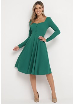 Zielona Rozkloszowana Sukienka Midi z Ozdobnymi Guzikami Aramita ze sklepu Born2be Odzież w kategorii Sukienki - zdjęcie 166141043