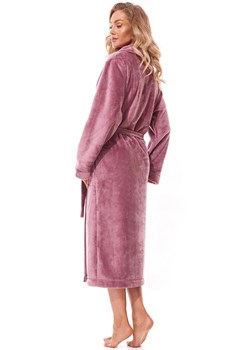 Długi szlafrok damski brudny róż 2312 Lux, Kolor brudny róż, Rozmiar XXL, L&L - id: 180084 - marki L&L - 166181583 Długi szlafrok damski brudny róż 2312 Lux, Kolor brudny róż, Rozmiar XXL, L&L ze sklepu Intymna w kategorii Szlafroki damskie - zdjęcie 166181583