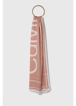 Calvin Klein szal damski kolor różowy wzorzysty ze sklepu ANSWEAR.com w kategorii Szaliki i chusty damskie - zdjęcie 166183832