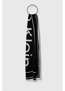 Calvin Klein szal damski kolor czarny wzorzysty ze sklepu ANSWEAR.com w kategorii Szaliki i chusty damskie - zdjęcie 166183834