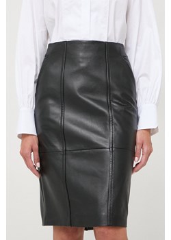 BOSS spódnica skórzana kolor czarny midi prosta ze sklepu ANSWEAR.com w kategorii Spódnice - zdjęcie 166184092