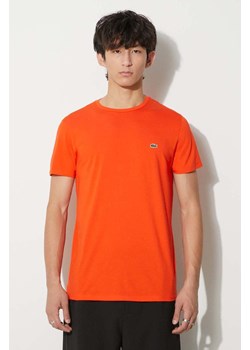 Lacoste t-shirt bawełniany kolor pomarańczowy gładki TH6709-001. ze sklepu PRM w kategorii T-shirty męskie - zdjęcie 166194650