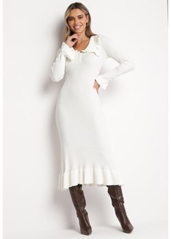 Biała Prążkowana Sukienka Midi z Kołnierzykiem z Guzikami i Falbanką Prestaria ze sklepu Born2be Odzież w kategorii Sukienki - zdjęcie 166202060