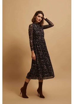 Sukienka midi w panterkę beżowa ze sklepu Moodo.pl w kategorii Sukienki - zdjęcie 166207550