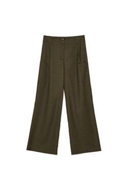 Cropp - Zielone spodnie wide leg z kieszeniami cargo - zielony ze sklepu Cropp w kategorii Spodnie damskie - zdjęcie 166212802