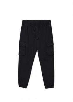 Cropp - Czarne joggery cargo - czarny ze sklepu Cropp w kategorii Spodnie męskie - zdjęcie 166212871
