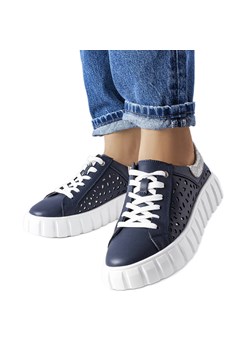 Granatowe sneakersy ze wstawkami Patch niebieskie ze sklepu ButyModne.pl w kategorii Trampki damskie - zdjęcie 166220444