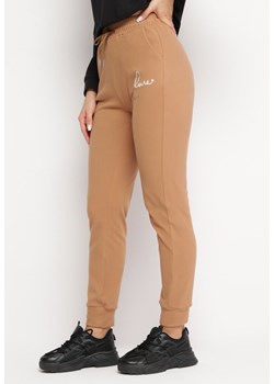 Beżowe Dresowe Spodnie z Gumką w Pasie Ozobione Haftem Bergona ze sklepu Born2be Odzież w kategorii Spodnie damskie - zdjęcie 166259011