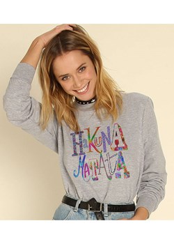 WOOOP Bluza "Hakuna Matata" w kolorze szarym ze sklepu Limango Polska w kategorii Bluzy damskie - zdjęcie 166287041