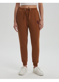 Spodnie dresowe REDIK Kamel XS ze sklepu Diverse w kategorii Spodnie damskie - zdjęcie 166298610