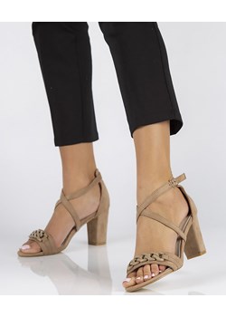 Beżowe sandały damskie na słupku z zakrytą piętą z łańcuchem Filippo D ze sklepu suzana.pl w kategorii Sandały damskie - zdjęcie 166300722