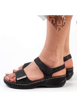 Czarne sandały damskie na koturnie Jezzi 146 ze sklepu suzana.pl w kategorii Sandały damskie - zdjęcie 166311831