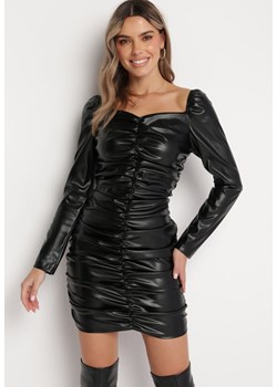 Czarna Sukienka Mini z Ekoskóry z Ozdobnymi Marszczeniami Stellanie ze sklepu Born2be Odzież w kategorii Sukienki - zdjęcie 166370983