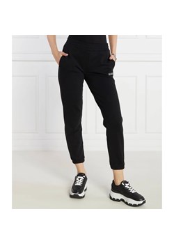 GUESS ACTIVE Spodnie dresowe ELEANORA | Regular Fit ze sklepu Gomez Fashion Store w kategorii Spodnie damskie - zdjęcie 166407564