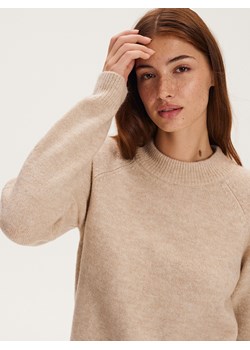 Reserved - Gładki sweter - beżowy ze sklepu Reserved w kategorii Swetry damskie - zdjęcie 166425022