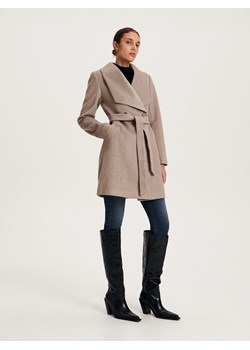 Reserved - Płaszcz z wiązaniem - brązowy ze sklepu Reserved w kategorii Płaszcze damskie - zdjęcie 166425104