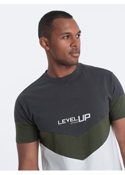 T-shirt męski bawełniany trójkolorowy z logo - grafitowo-oliwkowy V9 S1747 ze sklepu ombre w kategorii T-shirty męskie - zdjęcie 166472413