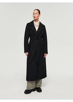 Czarny płaszcz z paskiem ze sklepu House w kategorii Płaszcze damskie - zdjęcie 166482554