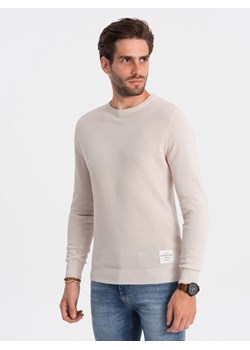Sweter męski z teksturą i półokrągłym dekoltem - beżowy V6 OM-SWSW-0104 ze sklepu ombre w kategorii Swetry męskie - zdjęcie 166487601