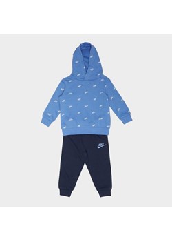 NIKE DRES B NSW CLUB SSNL AOP SET ze sklepu JD Sports  w kategorii Dresy chłopięce - zdjęcie 166492180