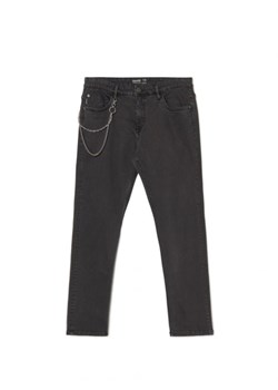Cropp - Szare jeansy z łańcuchem - szary ze sklepu Cropp w kategorii Jeansy męskie - zdjęcie 166503034