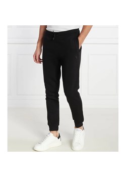 GUESS ACTIVE Spodnie dresowe ALDWIN | Regular Fit ze sklepu Gomez Fashion Store w kategorii Spodnie męskie - zdjęcie 166533912